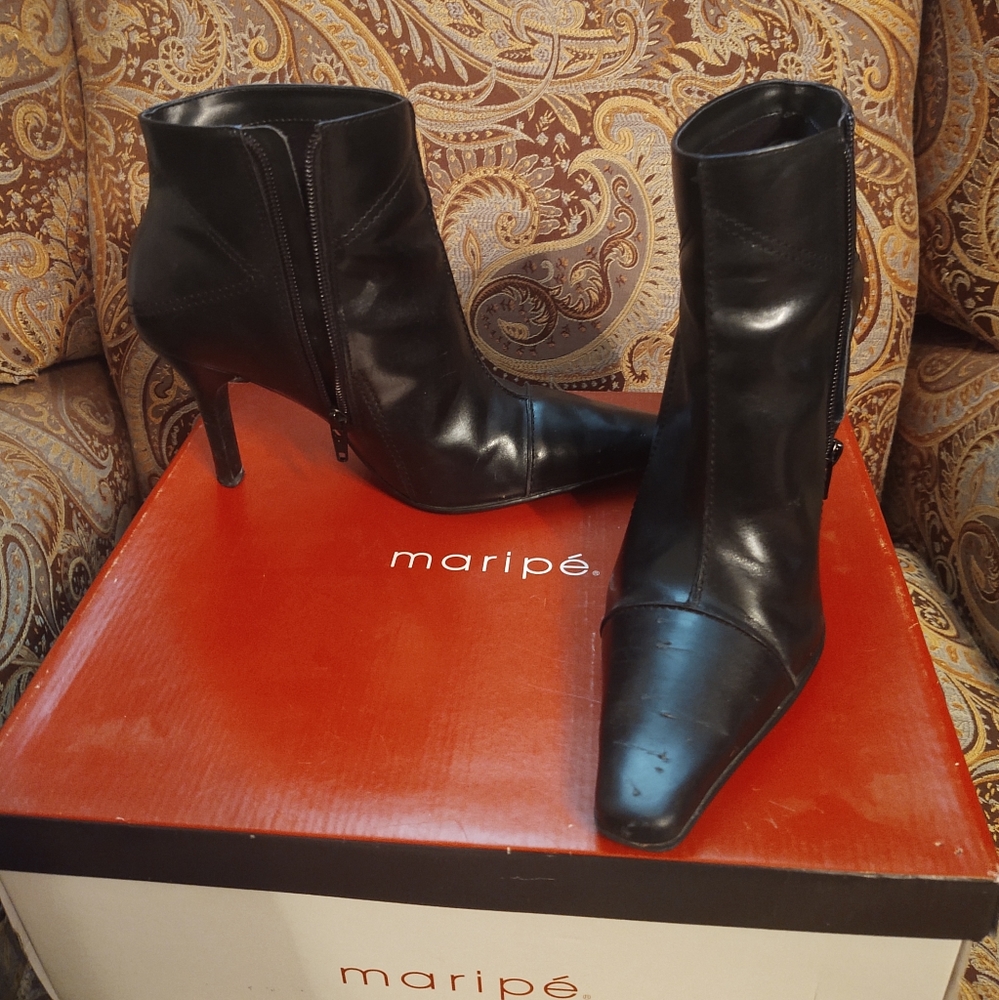 Vintage Black authentic Leather Stiletto Boots Size 8M